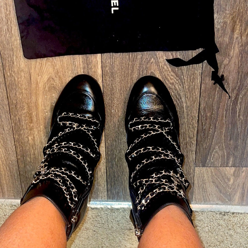 Authentic Chanel black leather boots size 40.Silver chain with Chanel emblem.